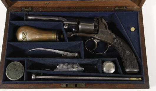15856 - Perkussionsrevolver R. Jones Liverpool im Kasten